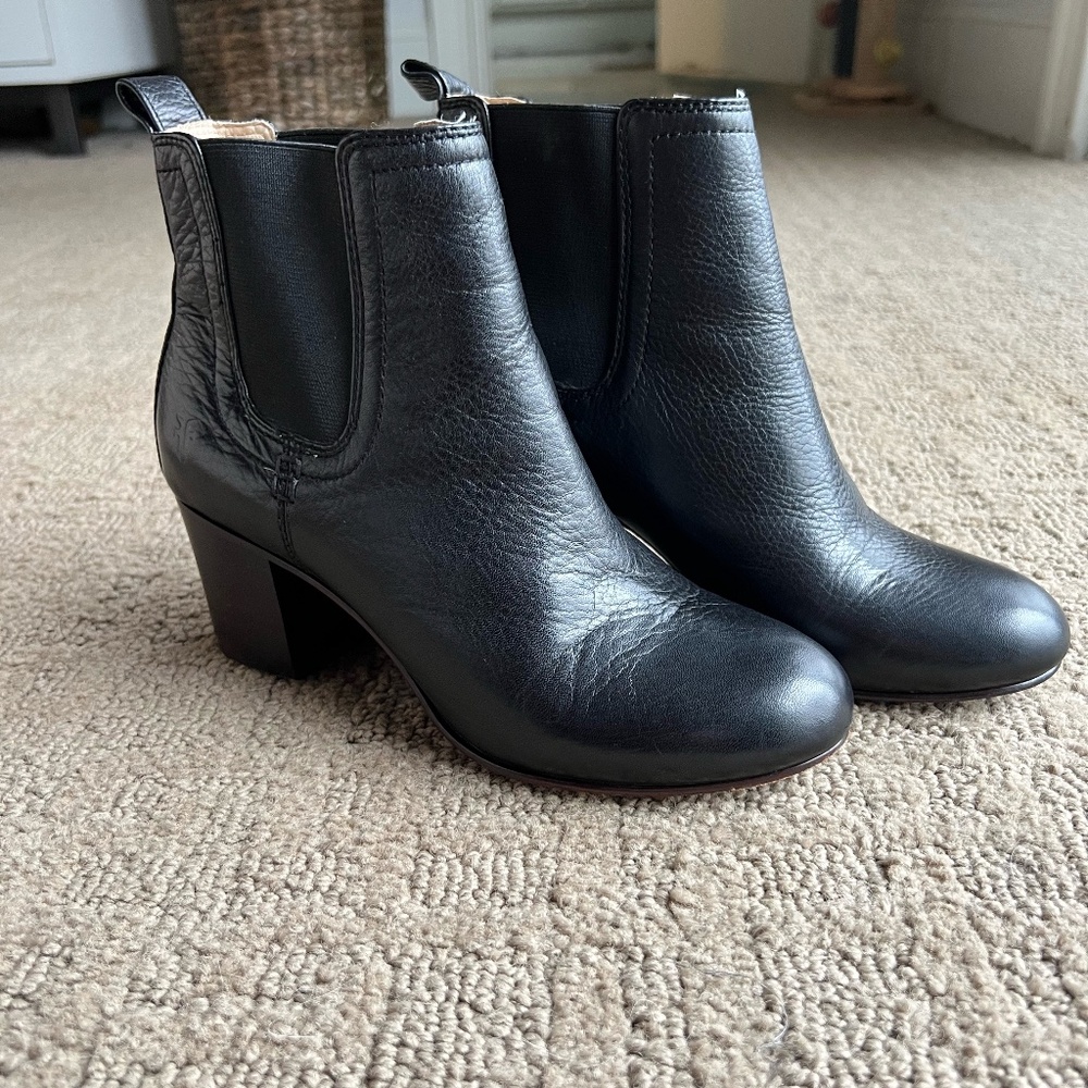 Frye Stella Short Chelsea Boot
